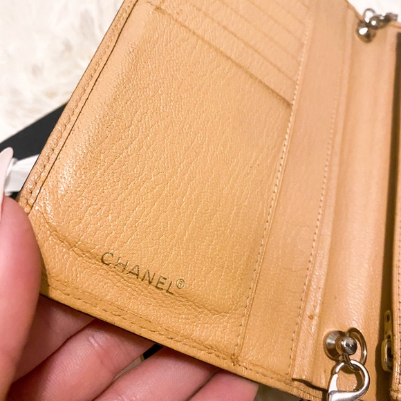 CHANEL Crossbody - SOLD - Picture 5 of 8